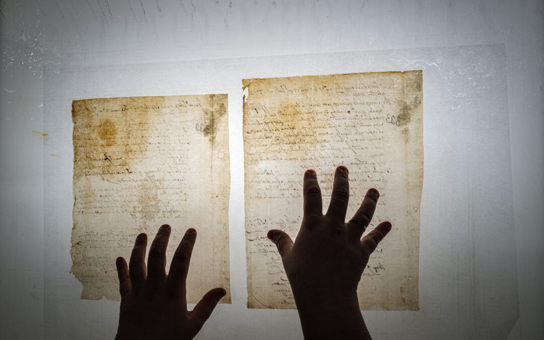 “Scripta Manent”, il reportage di Fiorella Baldisserri sul salvataggio dei beni culturali alluvionati in Emilia nel 2023 è in short list al Kolga Tblisi Photo Award!